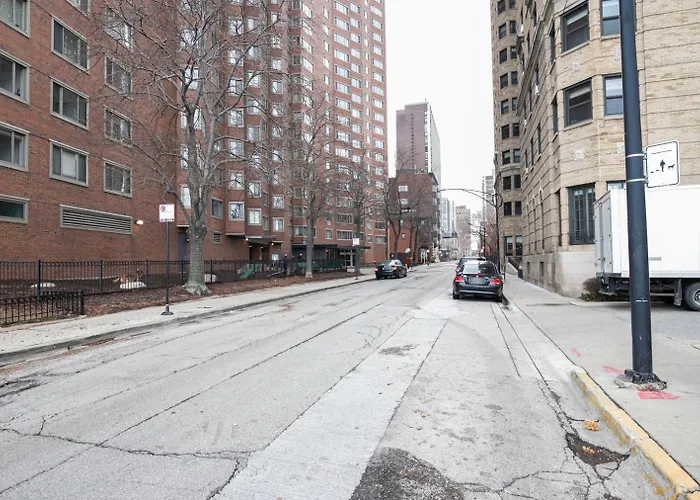 Gold Coast 1br W Doorman Gym 2 Blocks To L Chi-549 Apartment